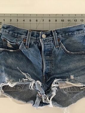 Levi’s 501 distressed button fly booty shorts size 25 waist